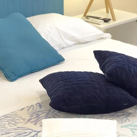 아파트 Luxurious Lucia Sea View 지아르디니낙소스